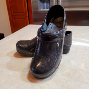 DANSKO CLOGS